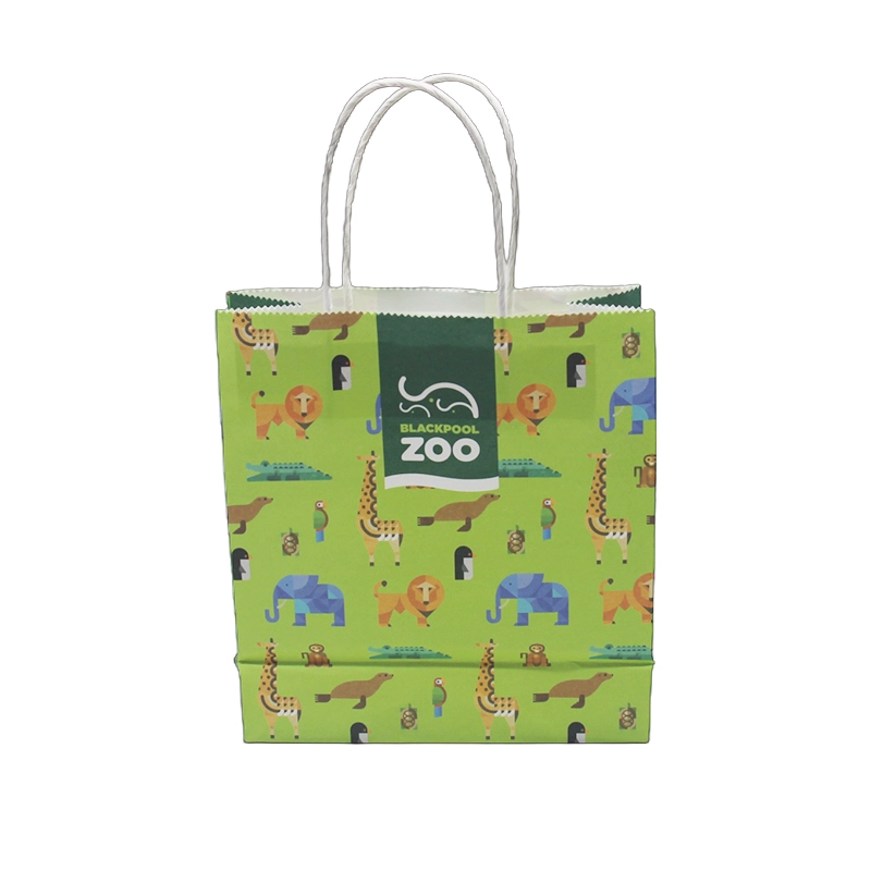 Lidar com saco de papel para presente